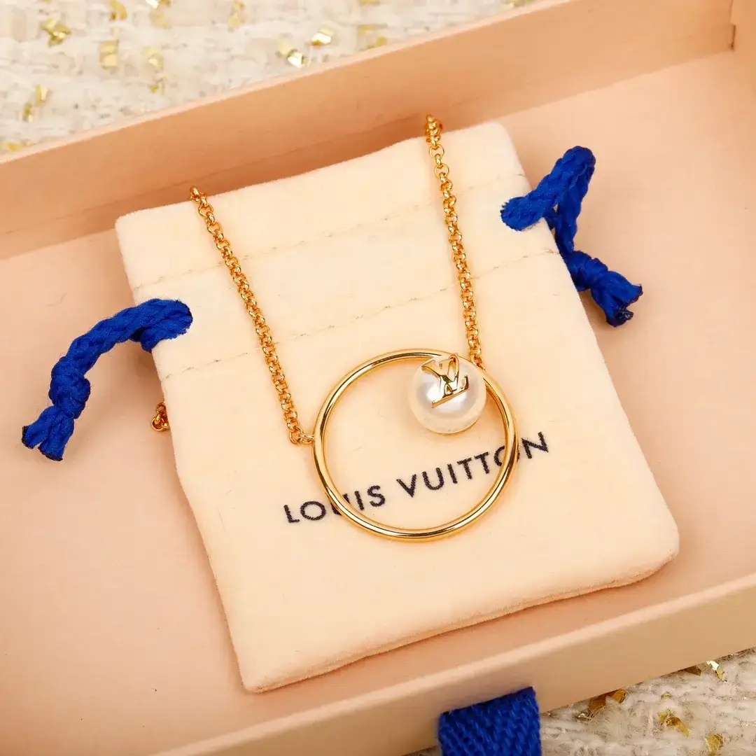 Louis Vuitton Eclipse Pearls LV long Necklace