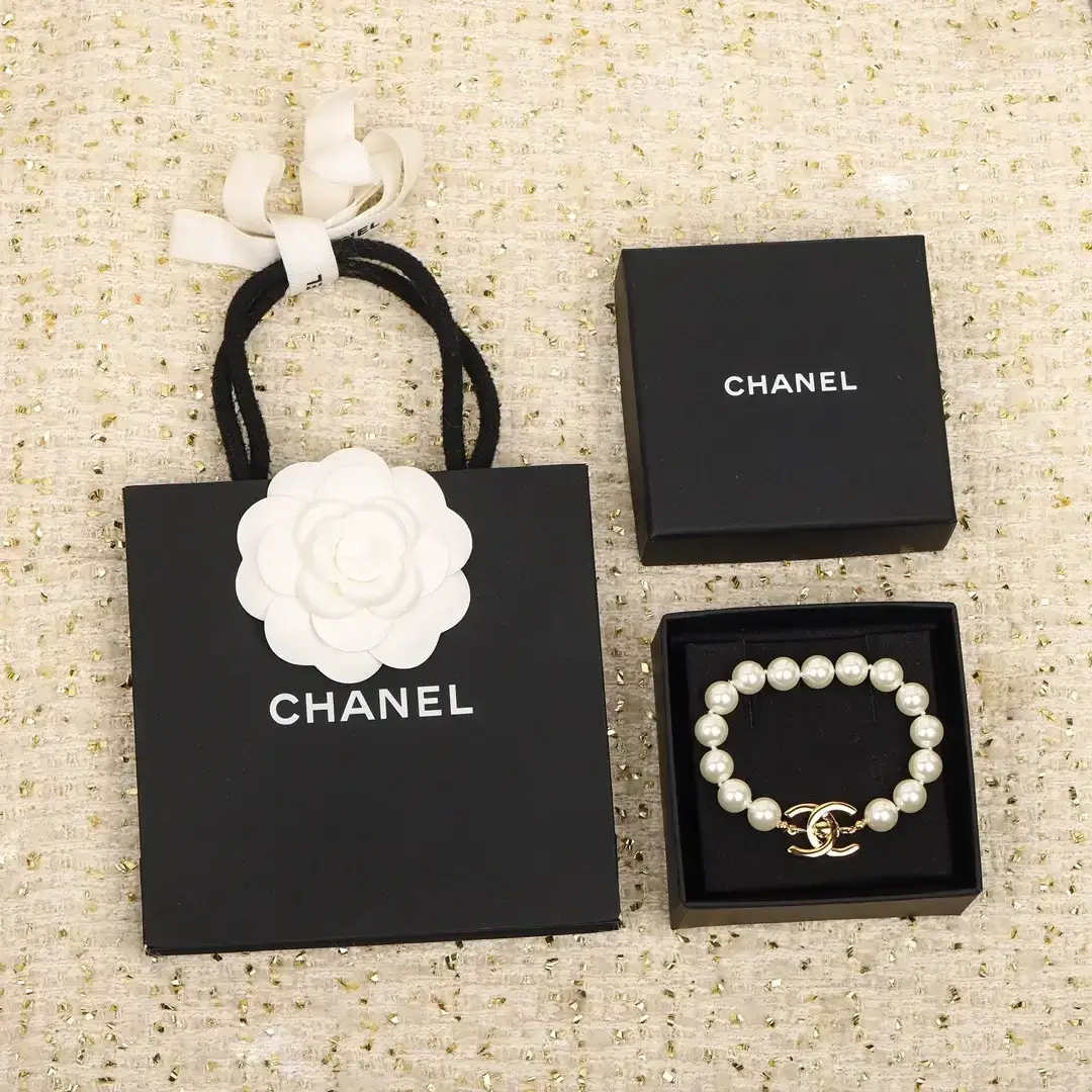 Vintage Chanel Pearl Bracelet 13384879304332321