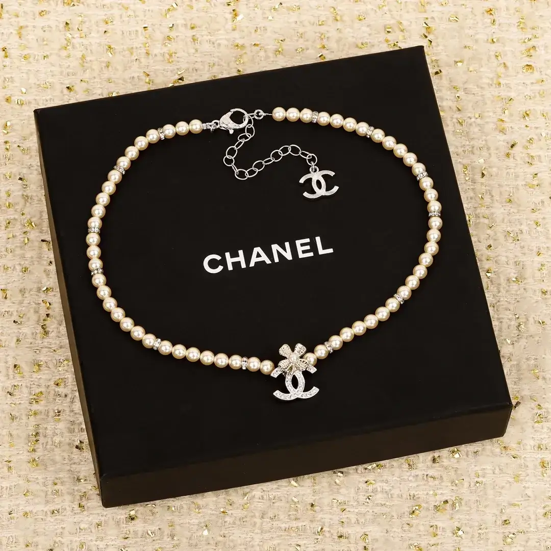 Chanel Necklace Pearl Chain Four Leaf Clover CC Pendant