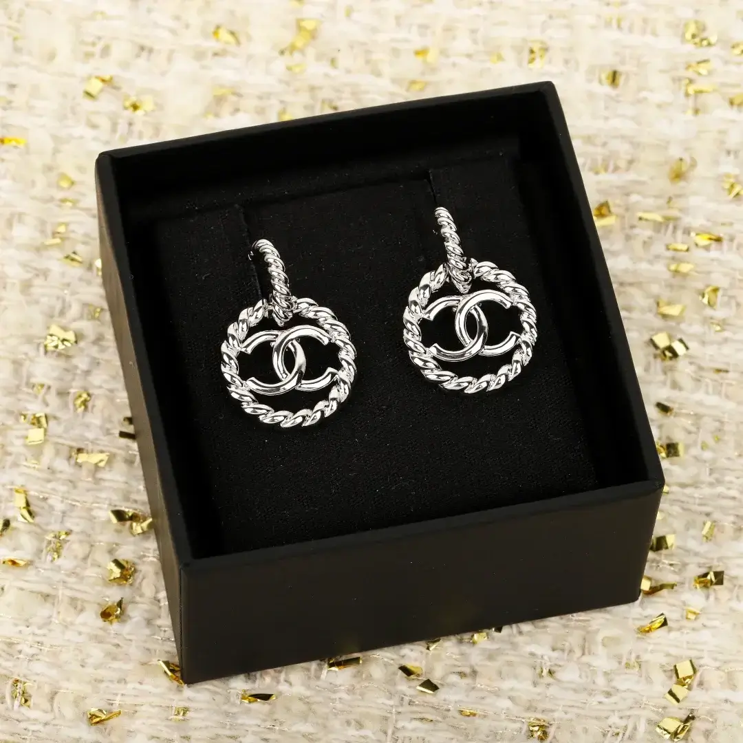 25C CC Chanel Round Earrings