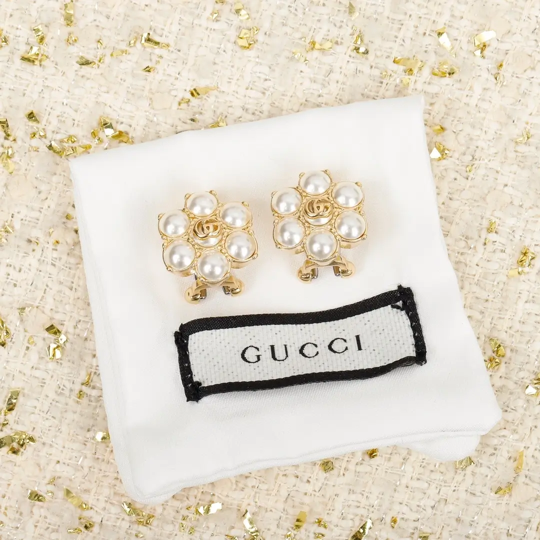 Double G Gucci Pearl Earrings - Classic Elegance Appeal