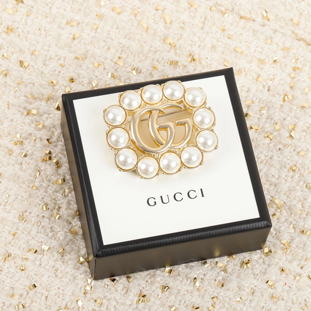 Gucci GG Brooch - Vintage Elegant Pearl Brooch