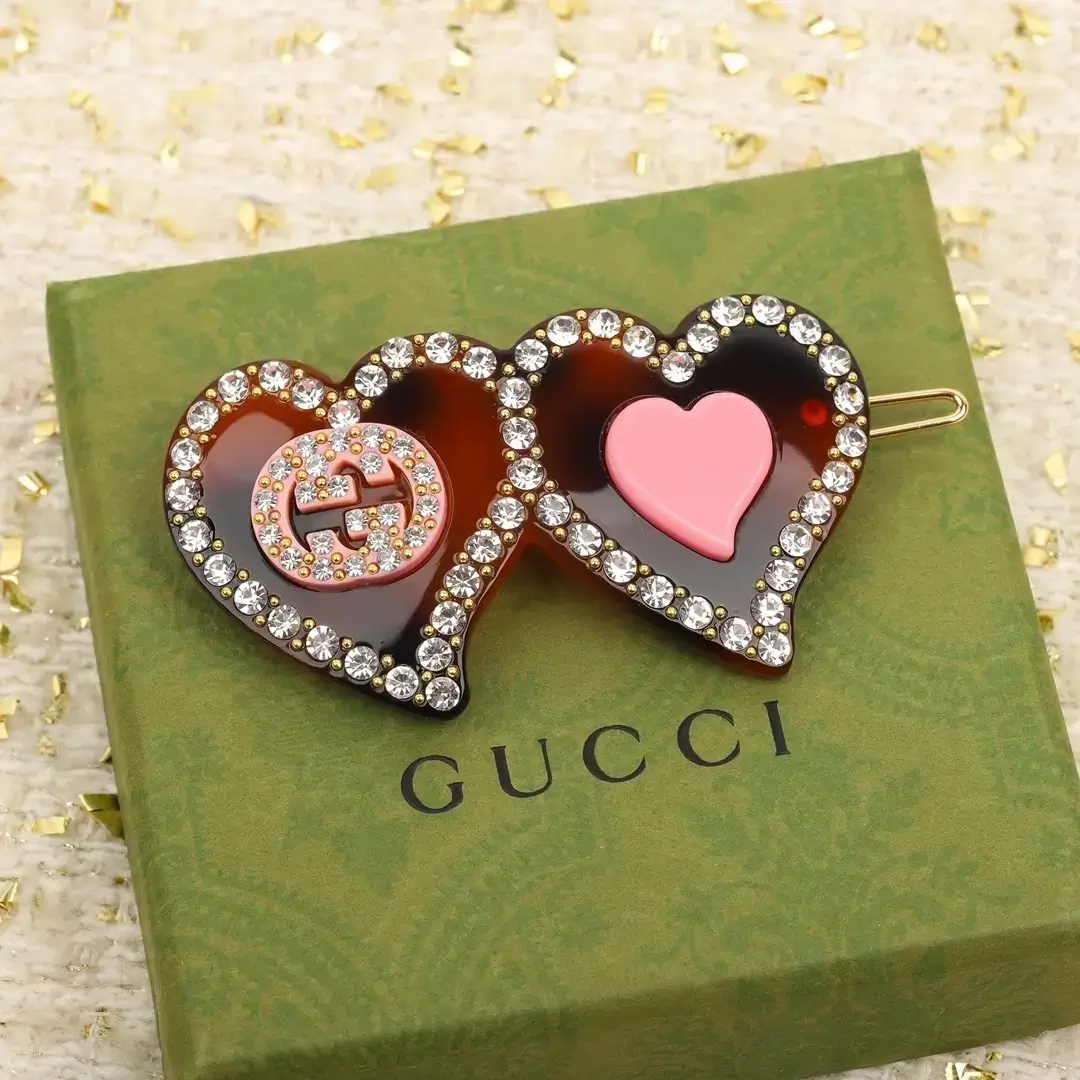 Interlocking G Heart Hair Clip Gucci - Elegant Romantic